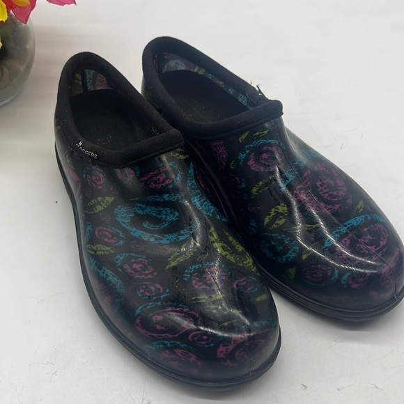 Sloggers Black Blue Purple Pinwheel Pattern Rubber Slip On Mules Size 8 CM4050 - Picture 1 of 9